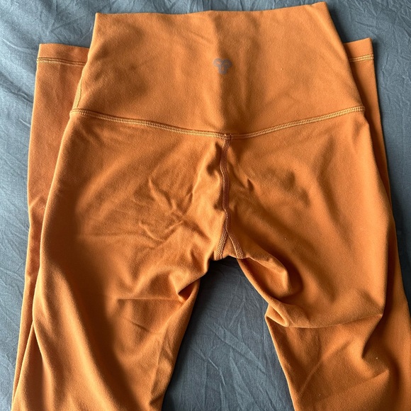 TnAction TnaLIFE™ Cheeky Hi-Rise Legging - Picture 2 of 2